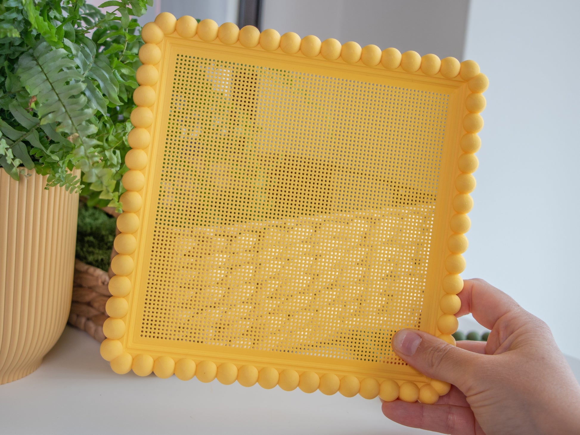 Bubble cross stitch frame with grid spacing close to Aida 11