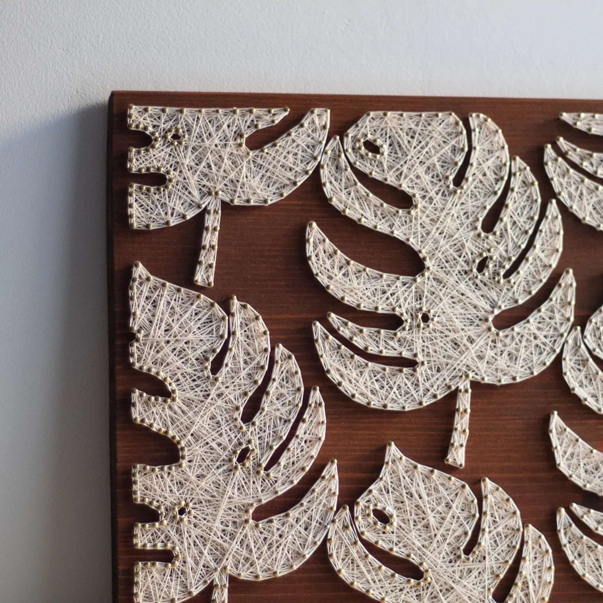 Monstera Deliciosa Leaves string art sign made from DIY kit